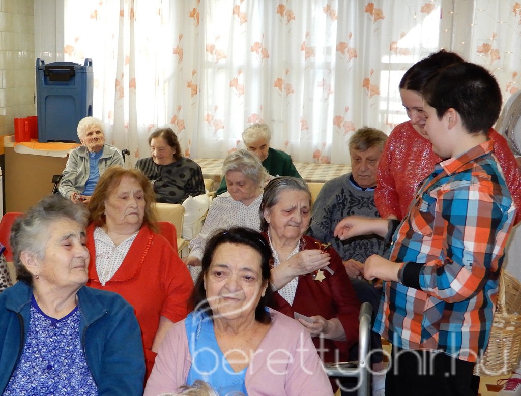 Karácsonyi ünnepség a Krónikus osztályon 25